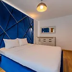 Elite 303 Apartment *